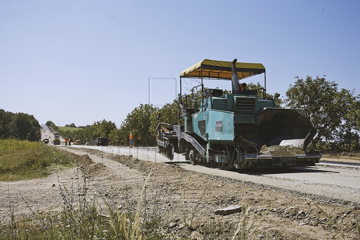 Ministerul Transporturilor insistă ca drumul Orhei-Rezina să fie finisat până la sfârşitul anului (GALERIE FOTO)