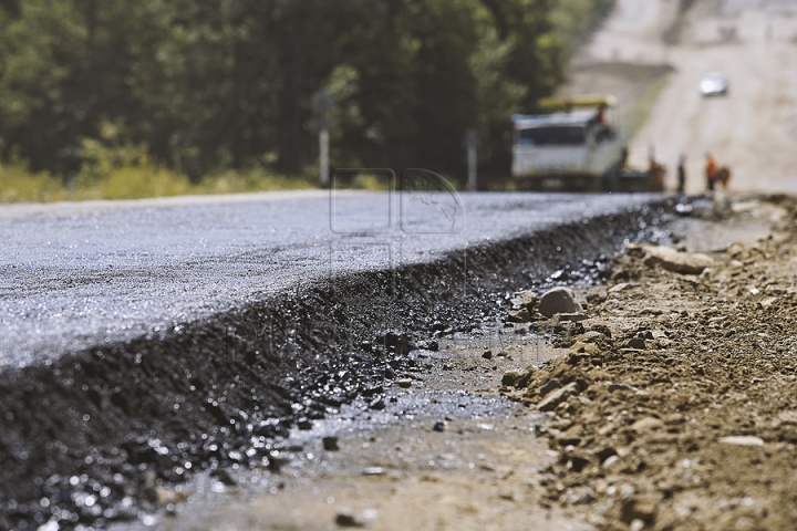 Ministerul Transporturilor insistă ca drumul Orhei-Rezina să fie finisat până la sfârşitul anului (GALERIE FOTO)