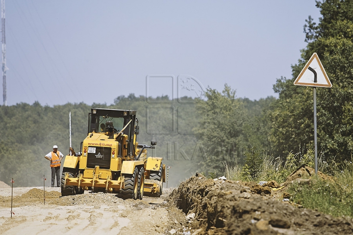 Ministerul Transporturilor insistă ca drumul Orhei-Rezina să fie finisat până la sfârşitul anului (GALERIE FOTO)