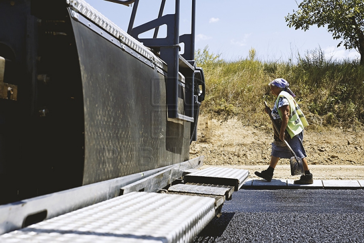 Ministerul Transporturilor insistă ca drumul Orhei-Rezina să fie finisat până la sfârşitul anului (GALERIE FOTO)