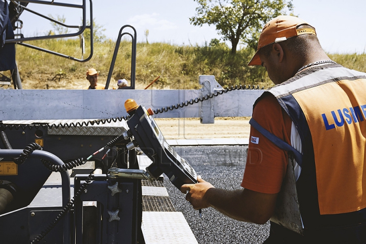 Ministerul Transporturilor insistă ca drumul Orhei-Rezina să fie finisat până la sfârşitul anului (GALERIE FOTO)