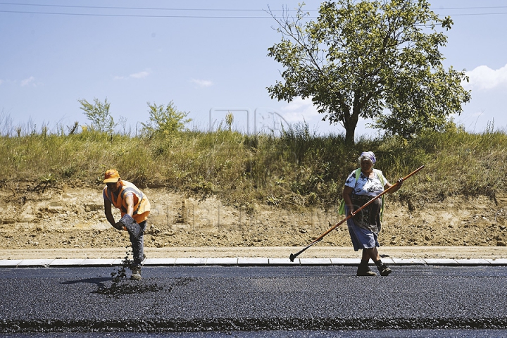 Ministerul Transporturilor insistă ca drumul Orhei-Rezina să fie finisat până la sfârşitul anului (GALERIE FOTO)