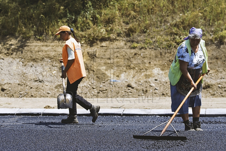 Ministerul Transporturilor insistă ca drumul Orhei-Rezina să fie finisat până la sfârşitul anului (GALERIE FOTO)