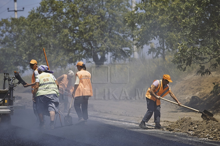 Ministerul Transporturilor insistă ca drumul Orhei-Rezina să fie finisat până la sfârşitul anului (GALERIE FOTO)