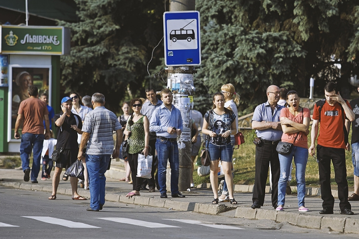 "E CEVA STRAŞNIC". Cum se circulă în capitală cu transportul public în condiţiile grevei şoferilor de maxi-taxi (GALERIE FOTO)