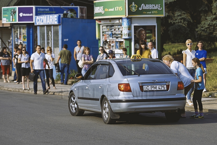 "E CEVA STRAŞNIC". Cum se circulă în capitală cu transportul public în condiţiile grevei şoferilor de maxi-taxi (GALERIE FOTO)