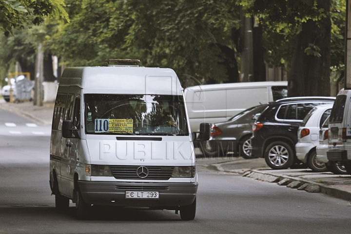 NICIUN STRES! Unii şoferi de microbuze au revenit pe străzile capitalei şi circulă pe rute anulate de Primărie (FOTO)