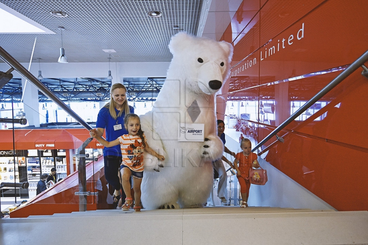 În incinta Aeroportului din Chişinău a fost inaugurat un teren de joacă pentru copii (GALERIE FOTO)