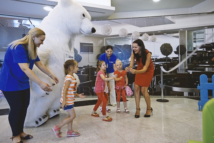 În incinta Aeroportului din Chişinău a fost inaugurat un teren de joacă pentru copii (GALERIE FOTO)