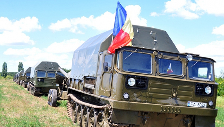  Motoare turate şi urme de şenile. Militarii Armatei Naţionale au testat tehnica din dotare (FOTO/VIDEO)