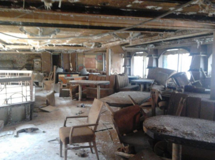 Cum arată Costa Concordia la interior după doi ani de la naufragiu. Operaţiunea de tractare a navei e în toi (GALERIE FOTO)