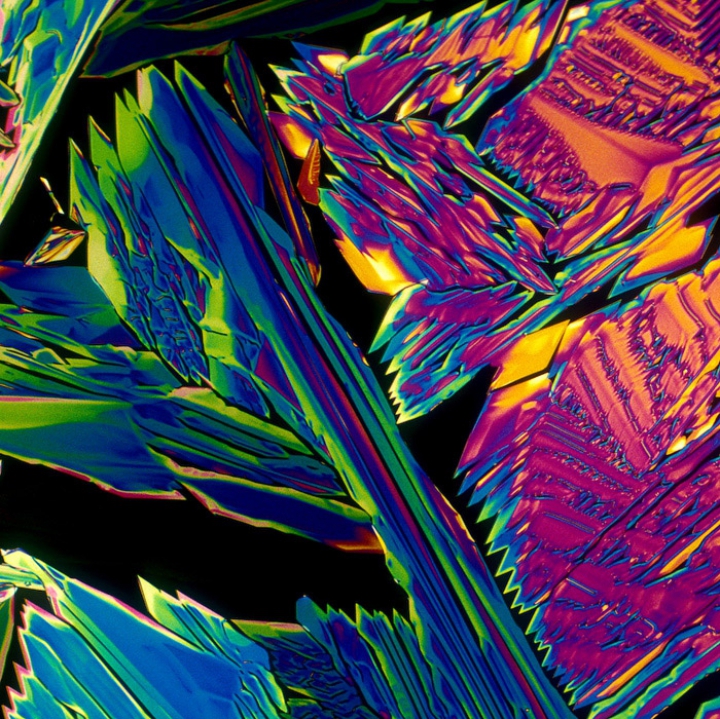 N-o să-ţi vină să crezi! Cum arată cele mai populare băuturi alcoolice şi răcoritoare văzute prin microscop (GALERIE FOTO)