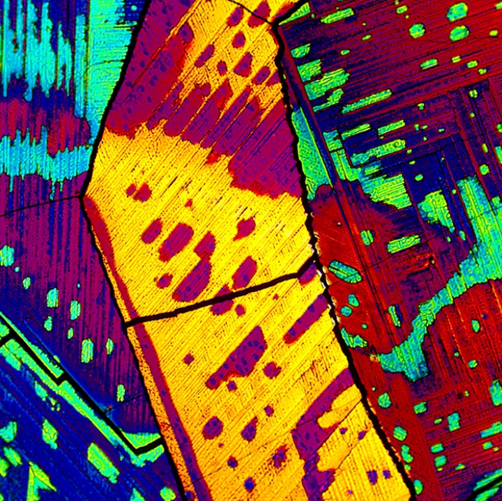 N-o să-ţi vină să crezi! Cum arată cele mai populare băuturi alcoolice şi răcoritoare văzute prin microscop (GALERIE FOTO)