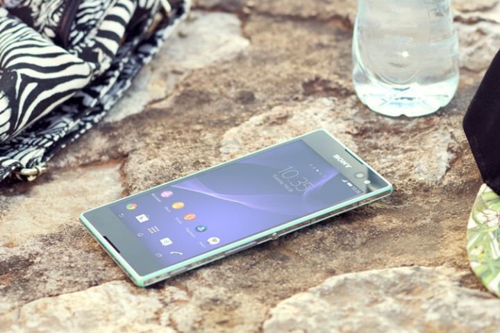 Sony Xperia C3: "Cel mai bun telefon din lume pentru selfie" (FOTO/VIDEO)