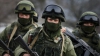 Zeci de "omuleţi verzi" au apărut în estul Ucrainei, iar mai mulţi soldaţi ruşi au pătruns în oraşul Amvrosiivka