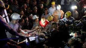 Misiune de salvare sub pământ. 20 de mineri au fost scoşi dintr-o mină de aur după 30 de ore de aşteptare 