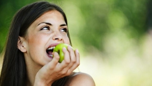 Un măr pentru fiecare! Compania de stat "AIR Moldova" va oferi câte un măr fiecărui pasager