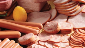 12 oameni au murit în Danemarca din cauza consumului de cârnăciori infestaţi cu o bacterie