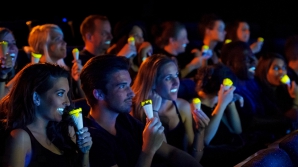 PREMIERĂ MONDIALĂ. A fost creată îngheţata care străluceşte în întuneric