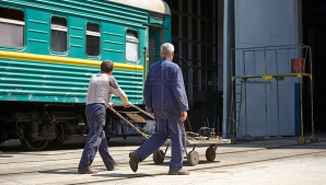Angajații Căii Ferate din Moldova vor primi salarii mai mari cu 15%