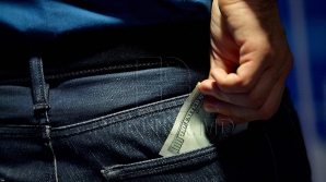 Un inspector de patrulare din Căuşeni a fost prins cu mită