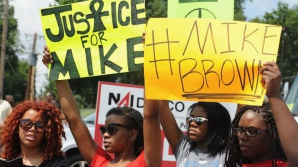 SUA cuprinsă de proteste, după ce un tânăr de culoare a fost împuşcat de un poliţist 