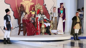 Spectacol de zile mari la Mamaia! Scena carnavalului s-a transformat în câmp de RĂZBOI