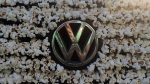 Distracţie ingenioasă! Un student german şi-a lipit integral maşina cu popcorn (FOTO)