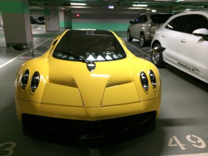 Un puşti de 15 ani a primit cu ocazia zilei de naştere un Pagani Huayra (FOTO)