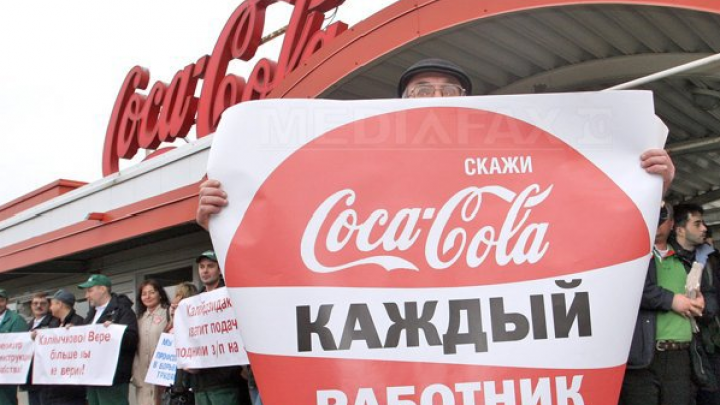 Coca Cola îşi retrage publicitatea de la patru posturi TV din Rusia