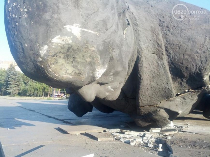 O statuie a lui Lenin a fost demolată ilegal într-un oraş din Ucraina (FOTO/VIDEO)