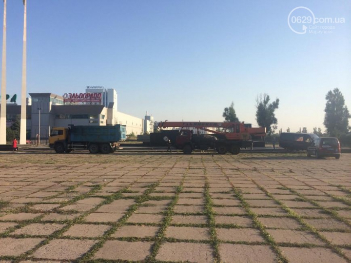 O statuie a lui Lenin a fost demolată ilegal într-un oraş din Ucraina (FOTO/VIDEO)