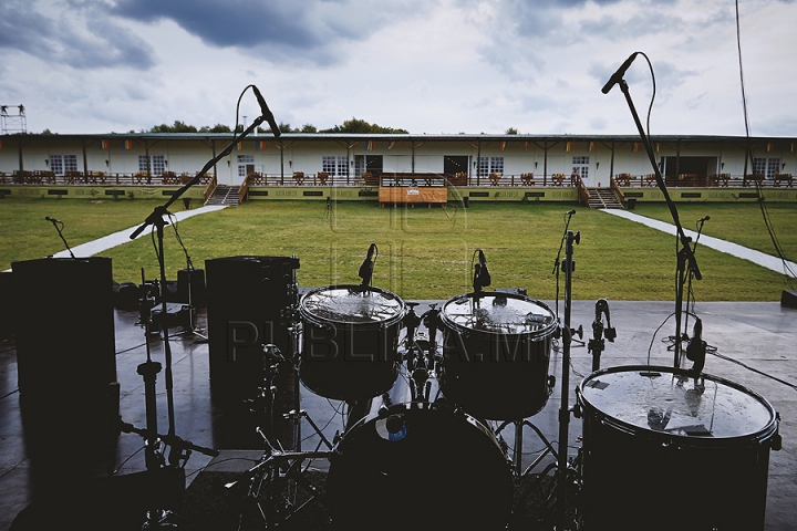 Show de zile mari la Vatra. Ultimele pregătiri în ajunul evenimentului organizat de Publika TV (GALERIE FOTO)