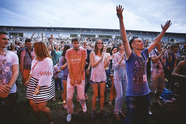 EXCLUSIV! Vezi aici MEGACONCERTUL integral susţinut de Zdob şi Zdub la Vatra (VIDEO)