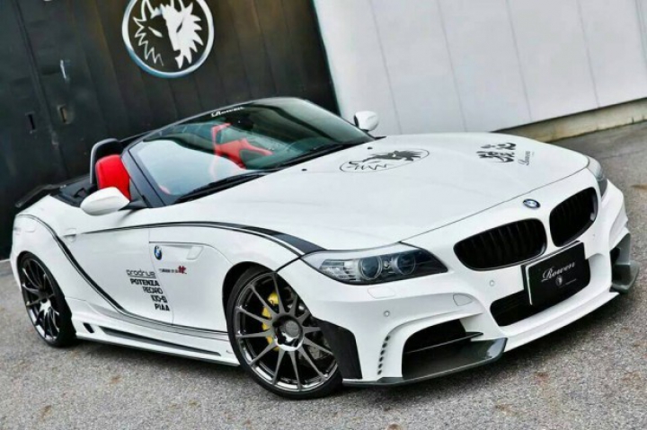 Atelierul de tuning japonez Rowen a modificat estetic un BMW Z4 (FOTO)