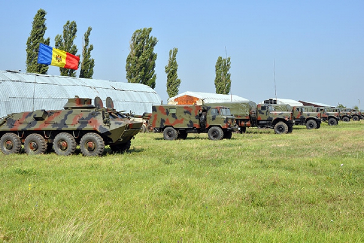 Artileria grea în acţiune. Militarii moldoveni au executat trageri la poligonul din Ungheni (FOTO/VIDEO)