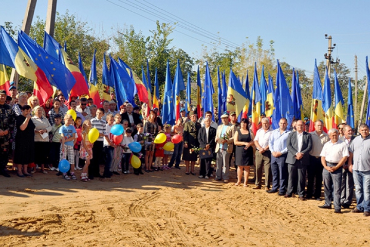 Comemorare dureroasă la Cocieri. Armata Naţională şi Guvernul au dat cinste eroilor căzuţi în conflictul de pe Nistru (FOTO)