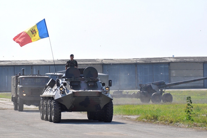 Artileria grea în acţiune. Militarii moldoveni au executat trageri la poligonul din Ungheni (FOTO/VIDEO)