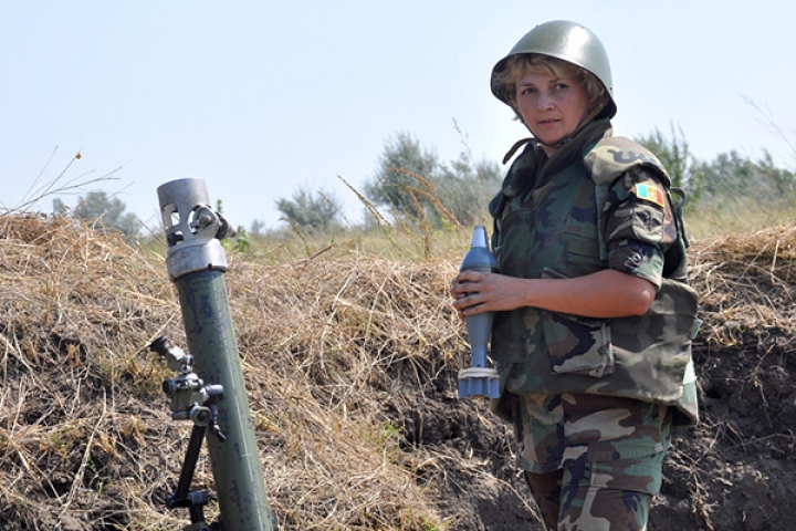 Artileria grea în acţiune. Militarii moldoveni au executat trageri la poligonul din Ungheni (FOTO/VIDEO)