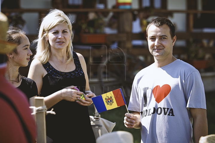 Trei culori şi 23 de ani de Independenţă. Cum au sărbătorit invitaţii Publika TV Ziua Republicii Moldova la Vatra (GALERIE FOTO)