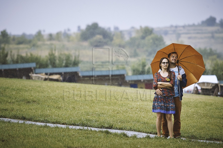 Trei culori şi 23 de ani de Independenţă. Cum au sărbătorit invitaţii Publika TV Ziua Republicii Moldova la Vatra (GALERIE FOTO)