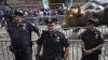 Ecologiştii devin violenţi. Poliţia a arestat 100 din ei pentru că au blocat străzi la New York 