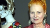 Legendara Vivienne Westwood a uimit din nou prin colecţie pezentată la Paris Fashion Week