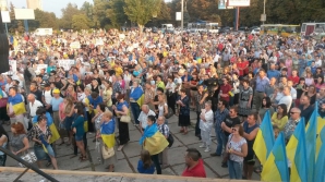 Ratificarea Acordului de Asociere şi iniţiativa lui Poroşenko privind acordarea unui statut special Donbasului au generat proteste