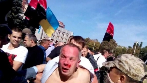 Un deputat al poporului din Ucraina a fost bătut până la sânge de un grup de activişti (VIDEO)