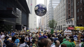 Demonstraţii stradale în 2 000 de oraşe pentru a sensibiliza autorităţile privind încălzirea globală