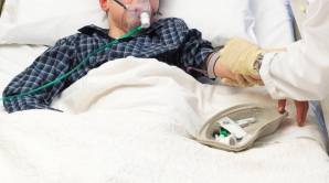 O boală misterioasă provoacă panică în SUA. Peste 1 000 de copii au fost internaţi