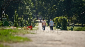 Soarele ne bucură din plin cu prezenţa sa, dar şi cu maximele termice generoase