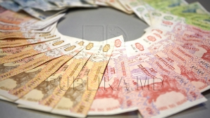 Datele Biroului Naţional de Statistică: Moldovenii cheltuiesc mai mulţi bani decât câştigă