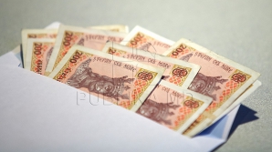 Scandal într-un sat din raionul Glodeni! Şefa oficiului poştal, acuzată că ar fi furat bani destinaţi familiilor nevoiașe